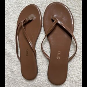 Tkees flip flops